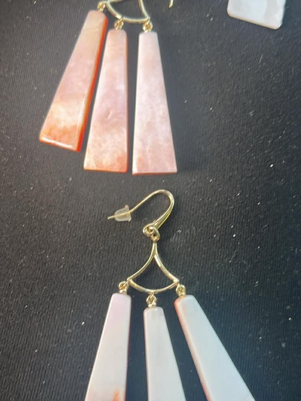 Kendra Scott Proto Layton red oyster earrings - Picture 2 of 2